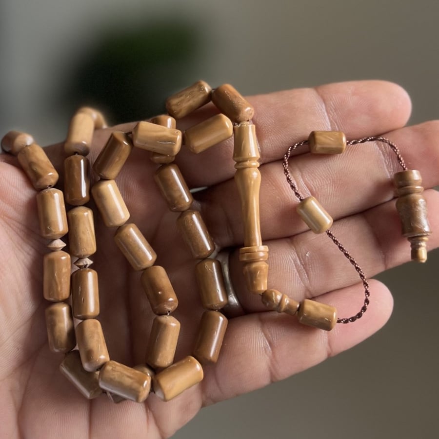 Medium-sized coconut wood
