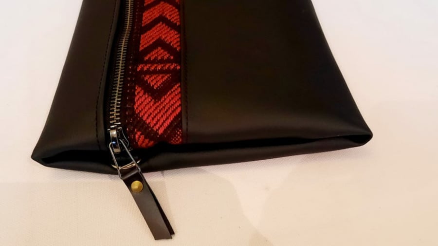 Pouch bag