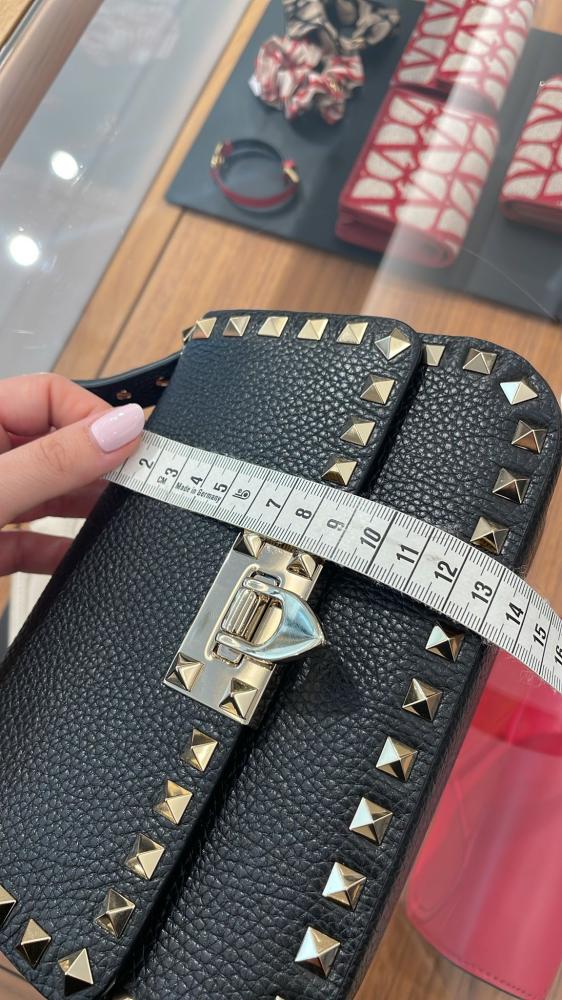 شنطة فالنتينو غارافاني