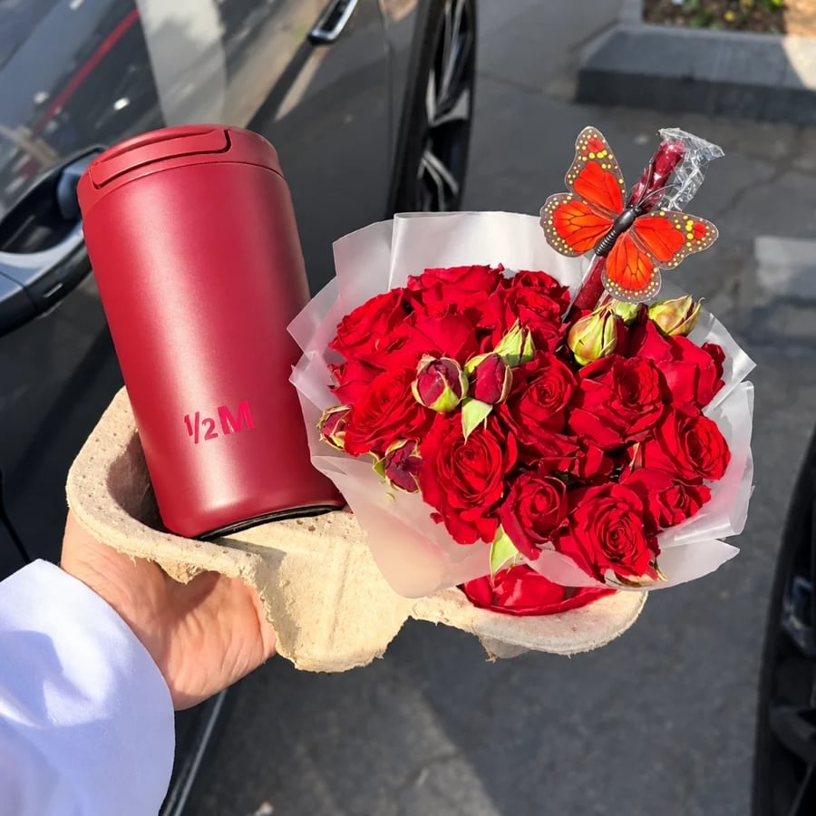 مق هاف مليون البرغندي | مع باقة ورد