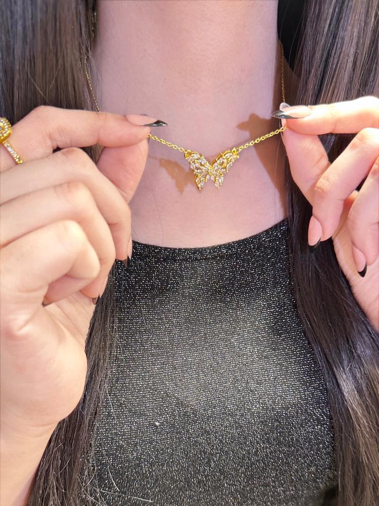 سلسال الفراشة الترند