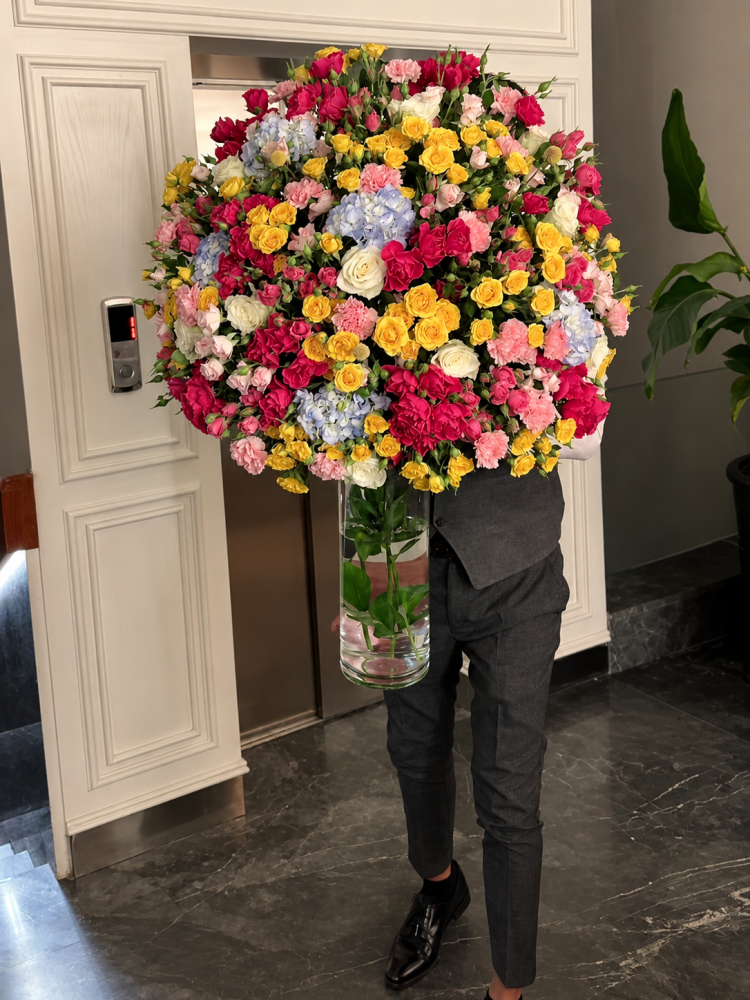 مزهرية colorful flowers