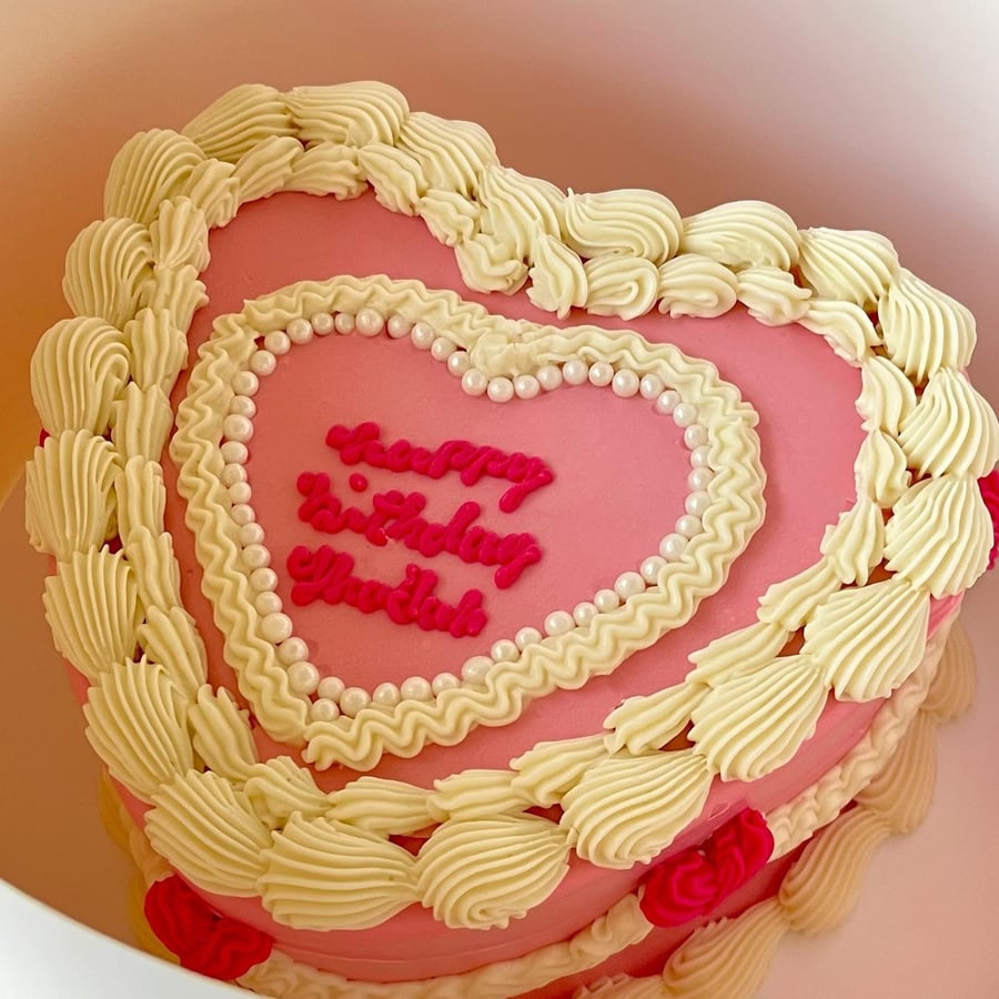8inch Heart Cake cream cheese