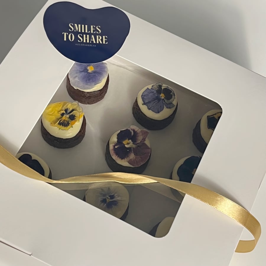 Box of 12 Mini Cakes