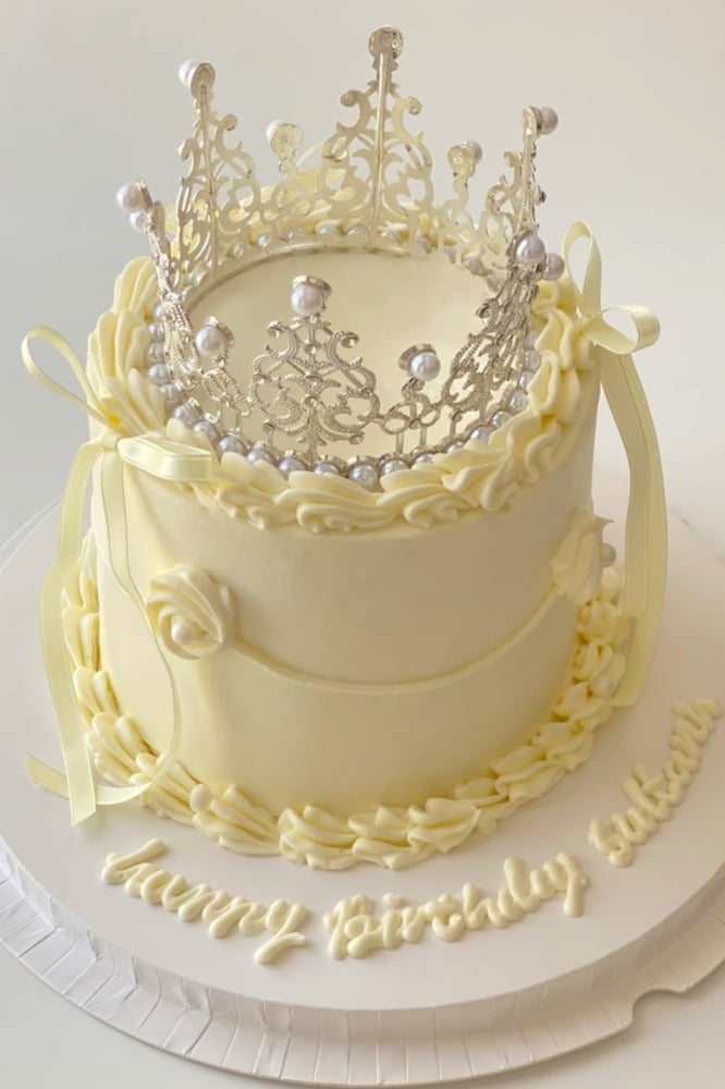6inch Tall Tiara Cake w/Ribbons