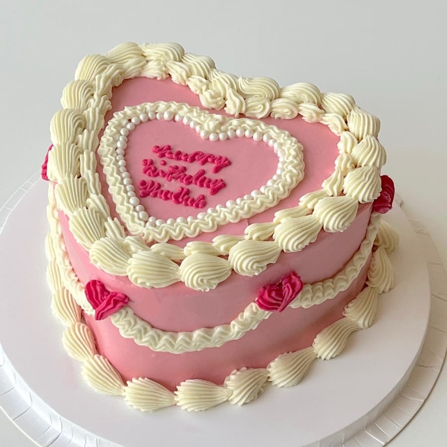 8inch Heart Cake cream cheese