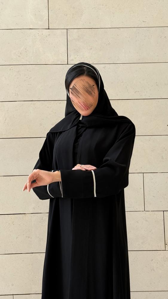 عباية وطنية سوداء بتطريز تراثي فاخر