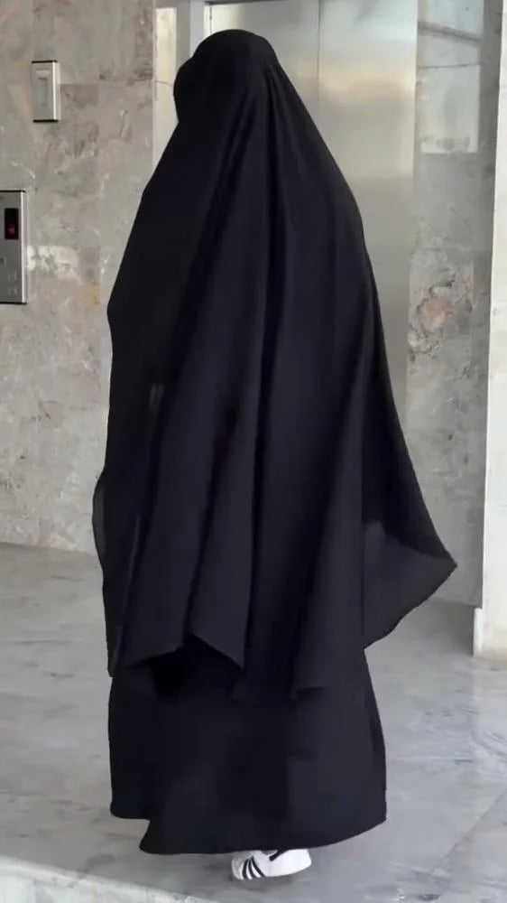 نقاب مثبت بالخمار – أسود أنيق