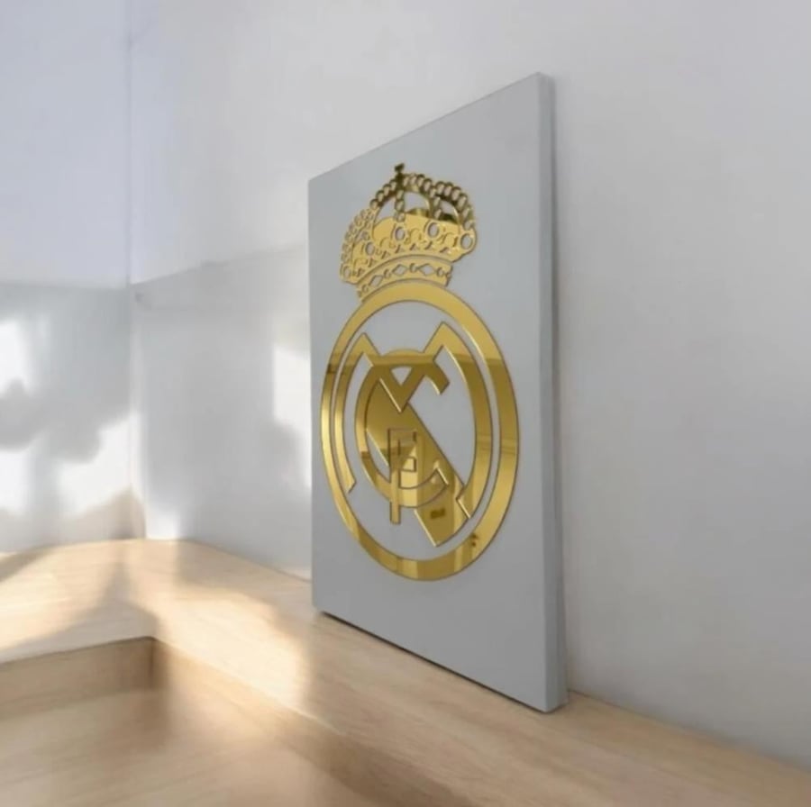 لوحة جدارية فاخرة بشعار نادي ريال مدريد الأسباني