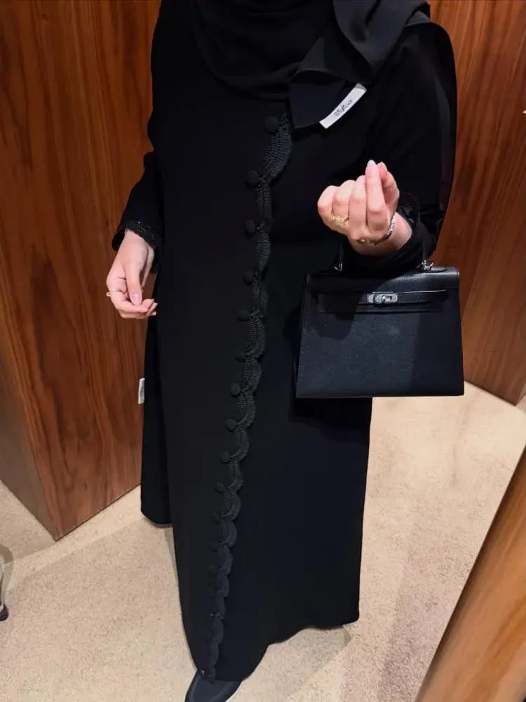عباية كريب سيراميك مع الدانتيل
