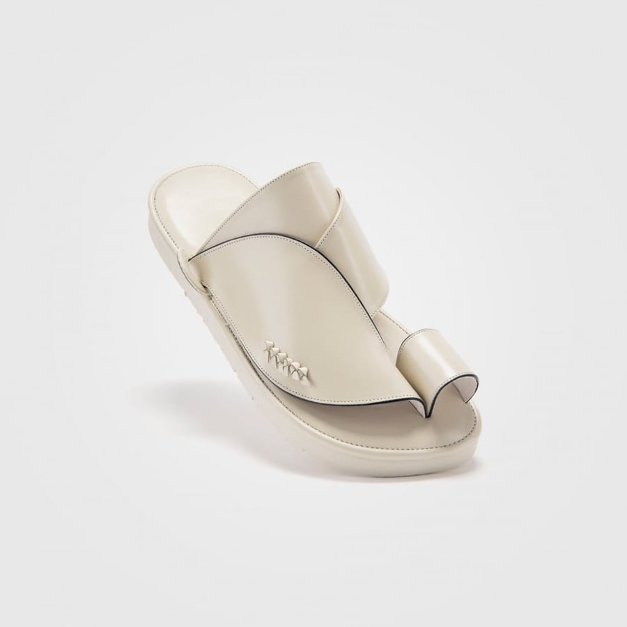 Classic Eastern shoe (leather)