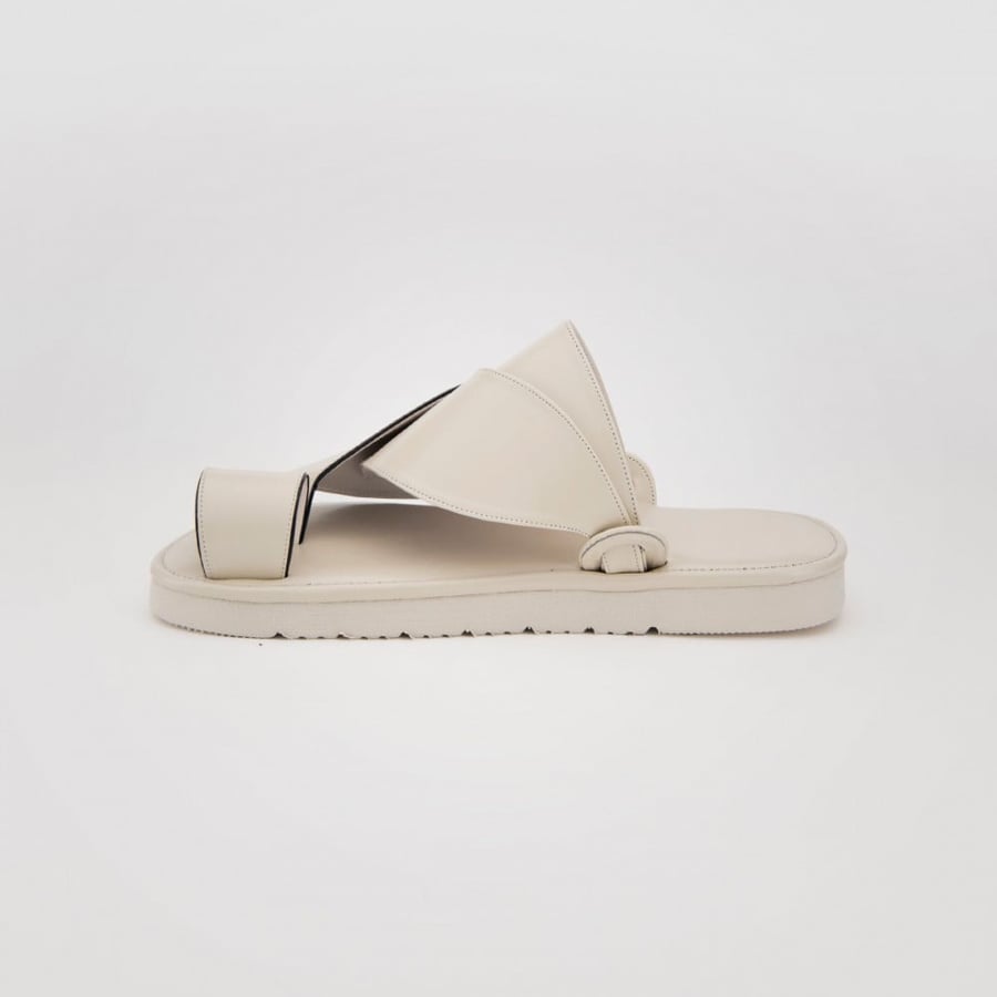 Classic Eastern shoe (leather)