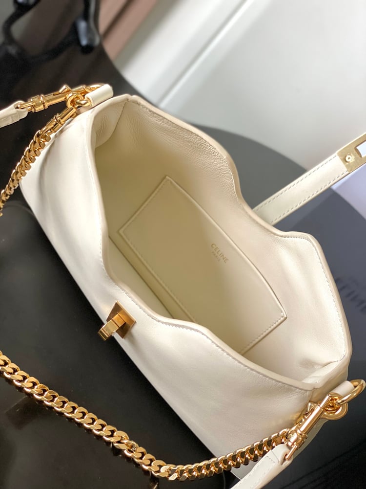 CELINE حقيبة كاميل الجديدة بلون ابيض