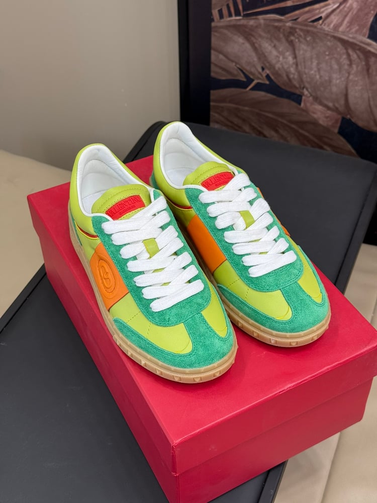 حذاء Valentino Garavani Upvillage باللون الأخضر\البرتقالي