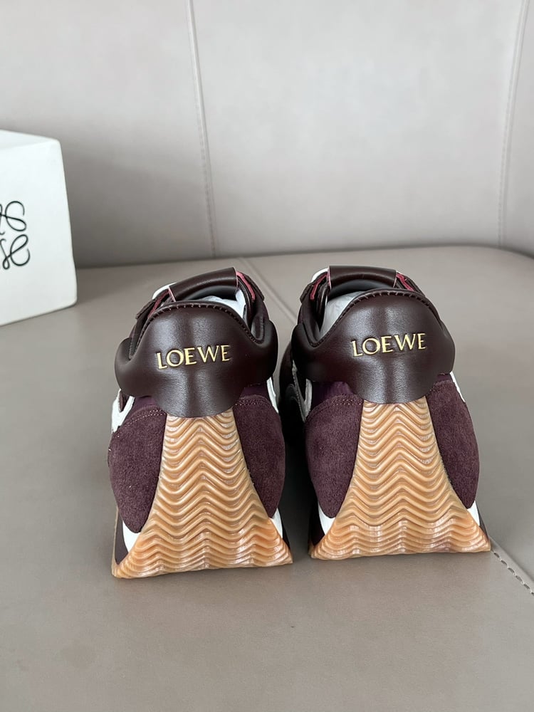 حذاء Loewe مصنوع من جلد بقر