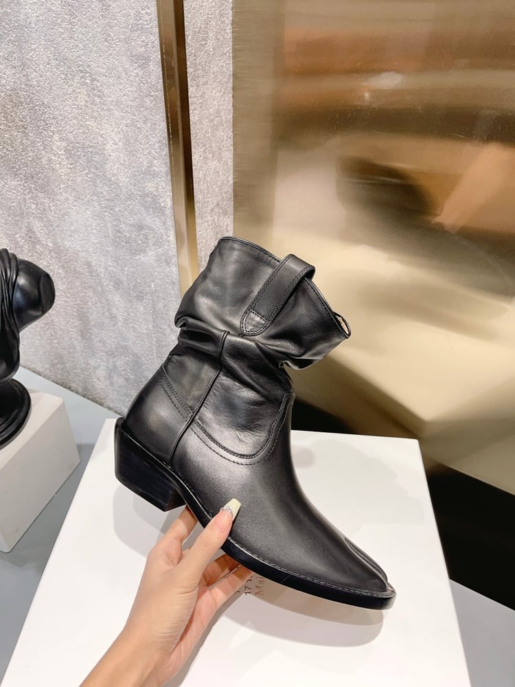 أحذية Martin Margiela ذات وبر مع تجاعيد طبيعية