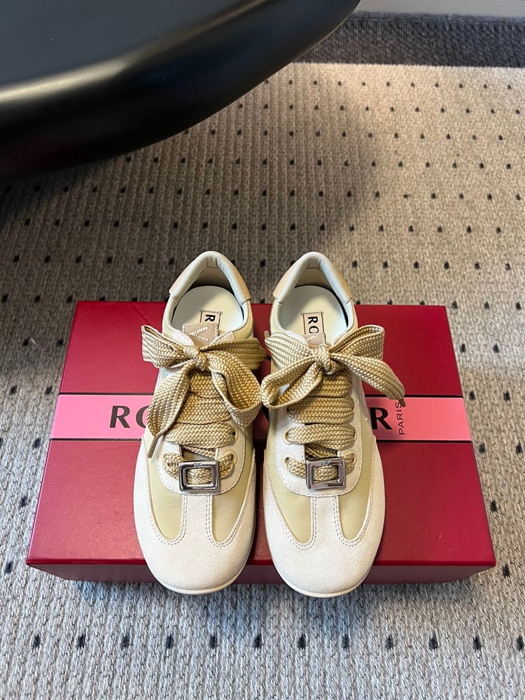 أحذية Dexun الكاجوال الجديدة من Roger Vivier