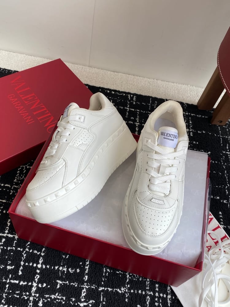 حذاء رياضي أبيض من Valentino Garavani Freedots