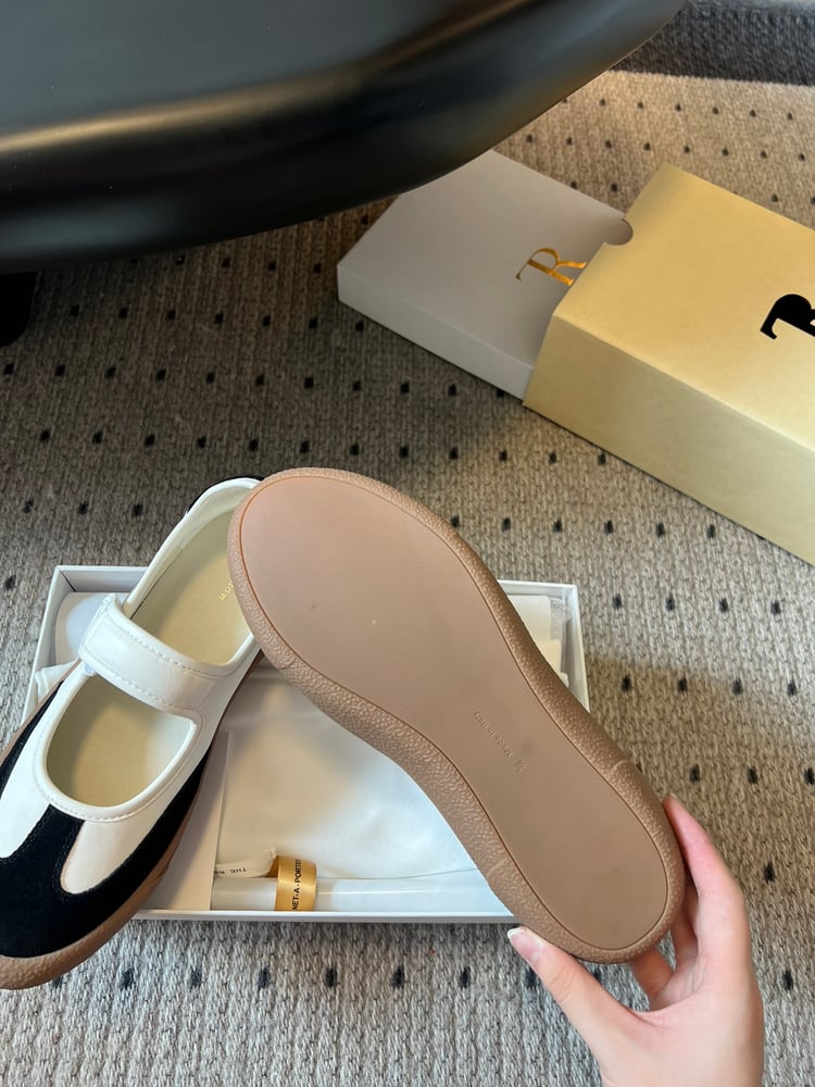 حذاء The Row Velcro Mary Jane باللون الأسود