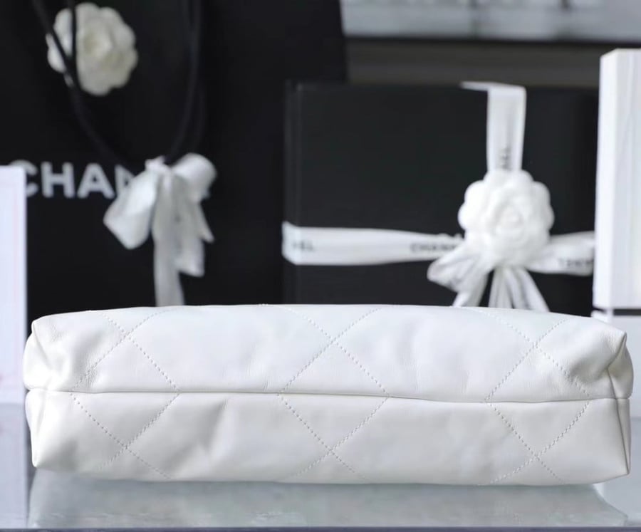 شانيل 22 هاند باق مقاس 34.5cm