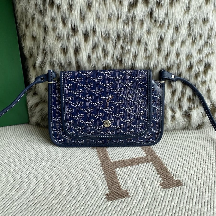حقيبة كتف Goyard Plumet Pouch Wallet Herringbone باللون الأزرق