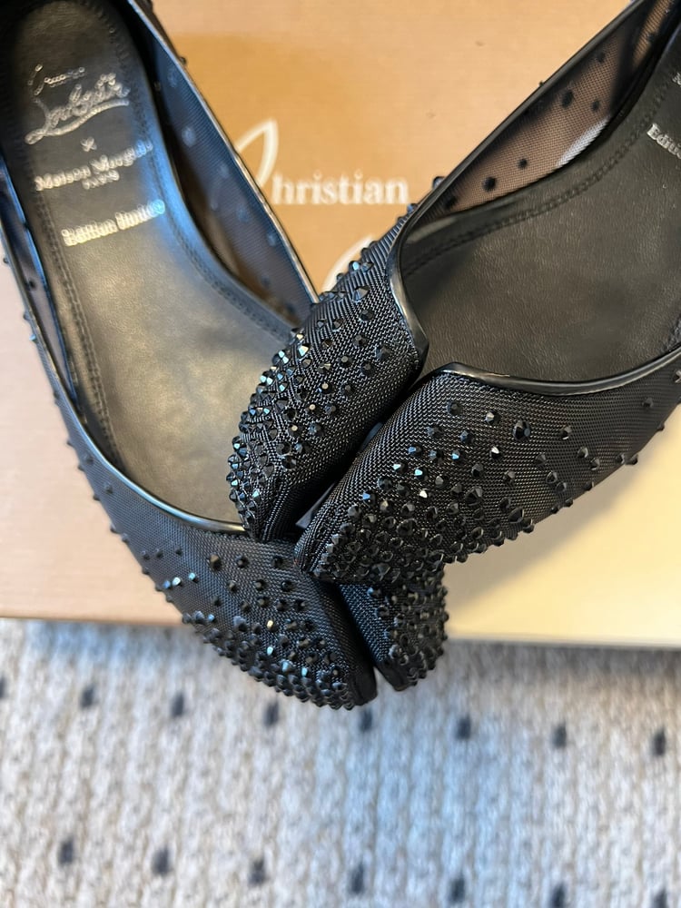 حذاء مسطح بفتحة أمامية من CL x Maison Margiela بلون اسود