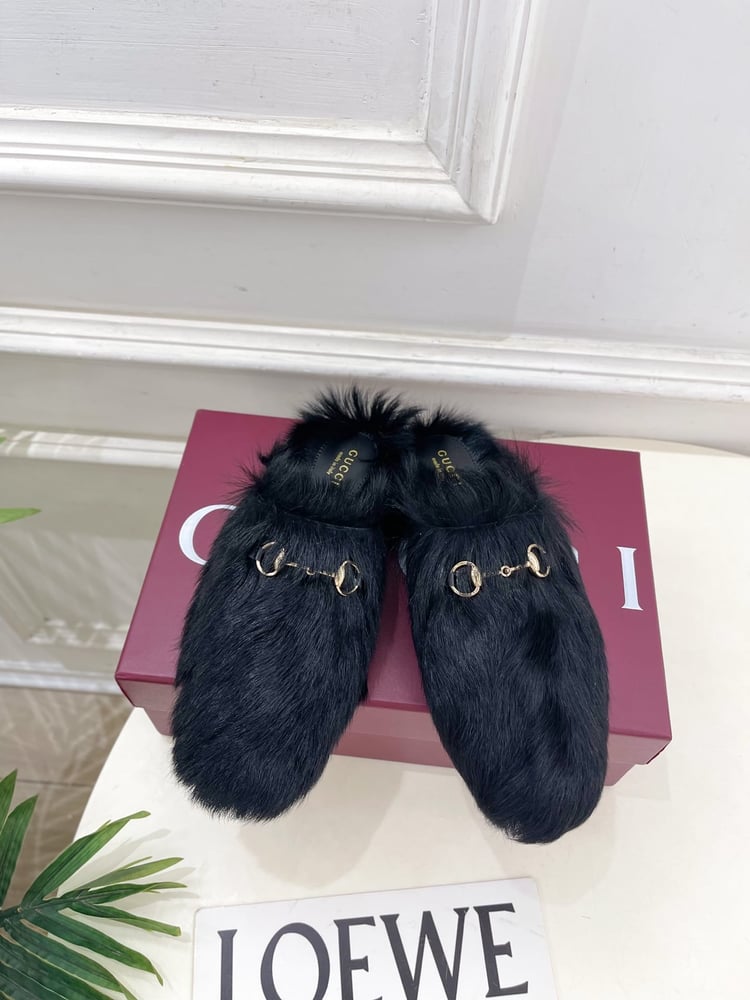 حذاء Gucci Princetown Horsebit باللون الأزرق الداكن