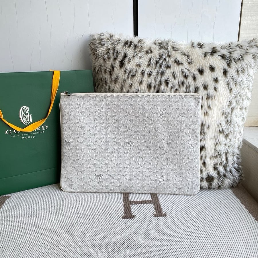 حقيبة Goyard Clutch MM باللون الأبيض