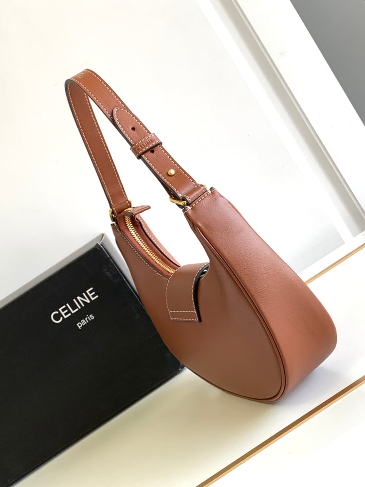حقيبة يد CELINE جلدية من جلد البقر من AVA TRIOMPHE بلون بني