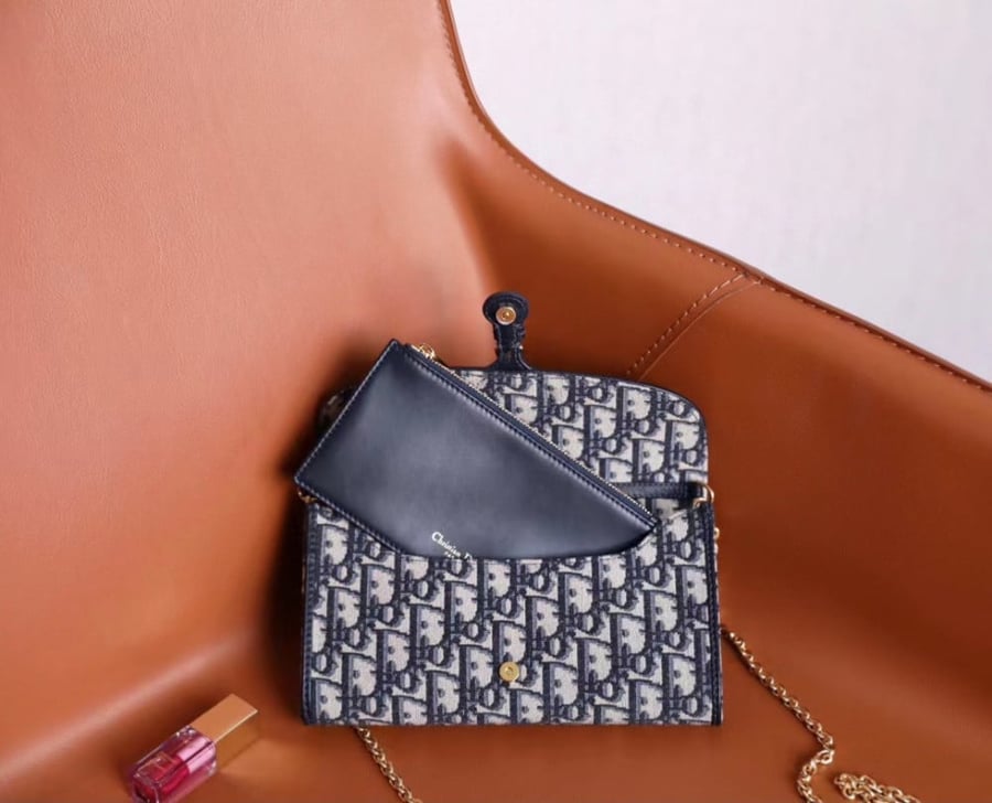 ديور كلاتش مقاس 21.5cm