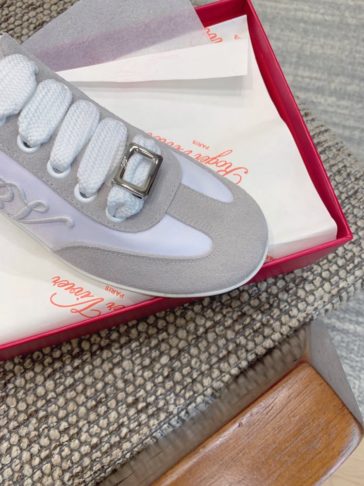 أحذية كاجوال جديدة من Roger Vivier