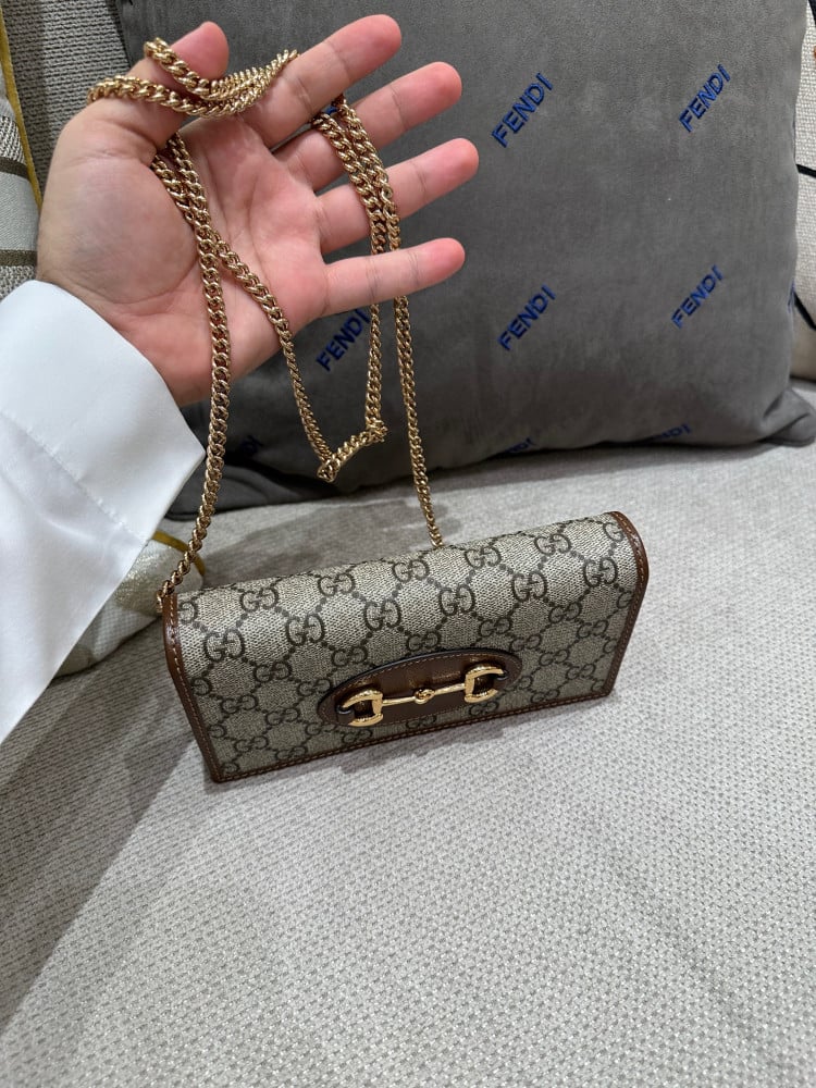 قوتشي كروس مقاس 19cm