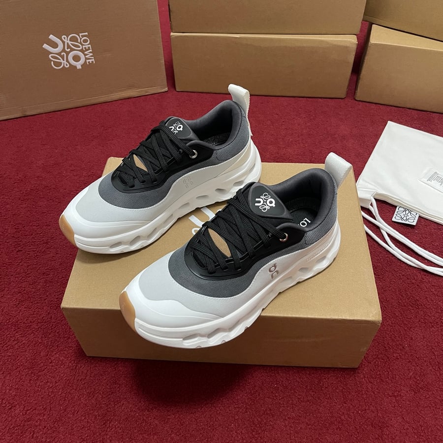 حذاء رياضي Loewe x On Cloudtilt 2.0 باللونين الأبيض والأسود