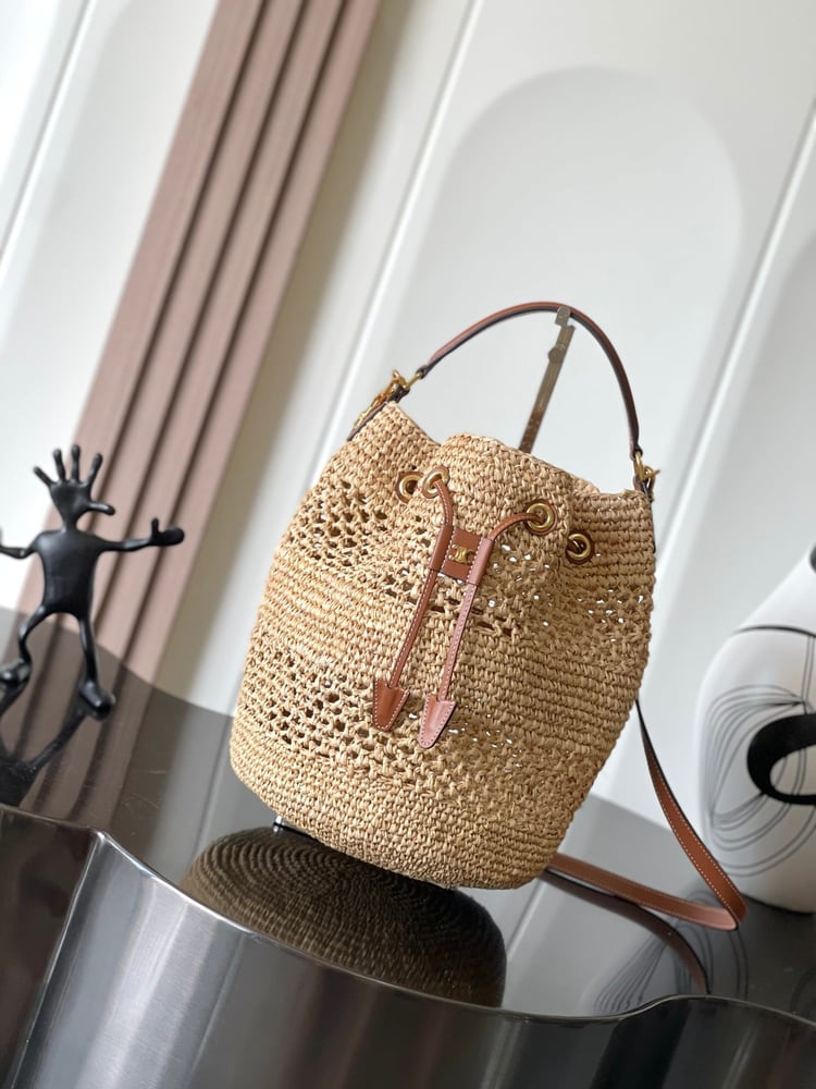 حقيبة سلة كلاسيكية من CELINE CLARA
