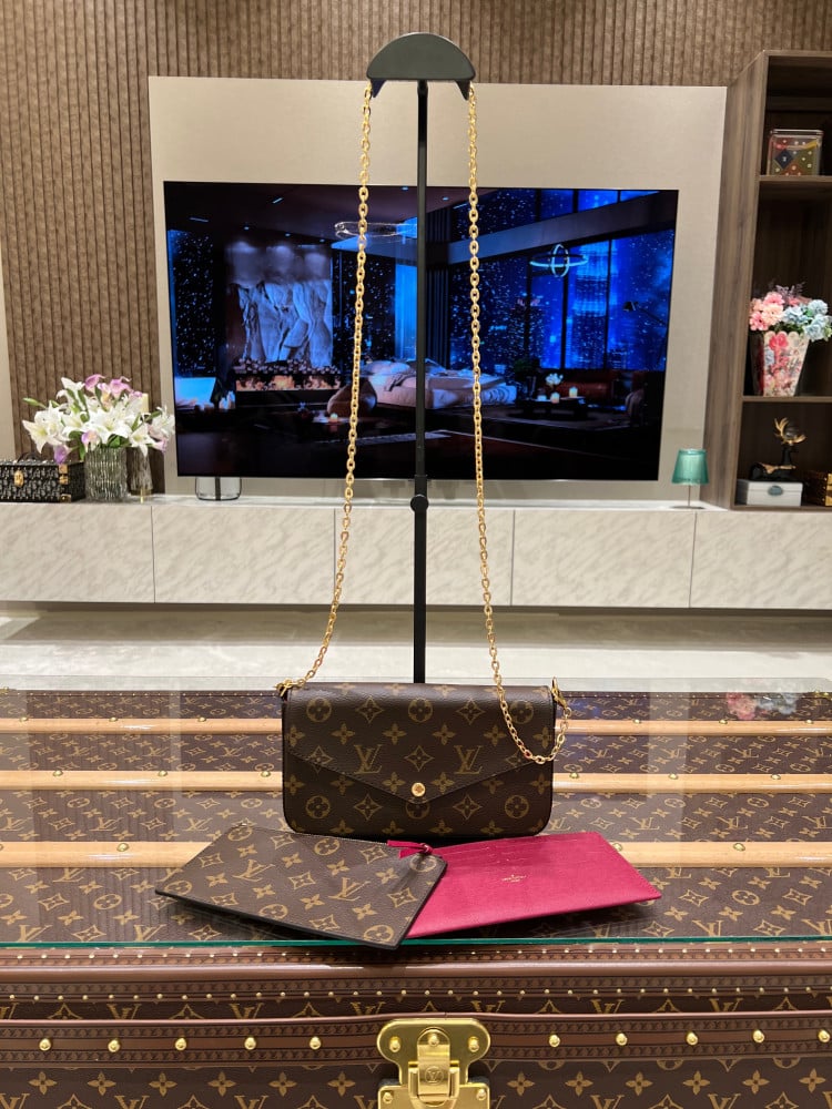 لوي فيتون POCHETTE FÉLICIE مقاس21cm
