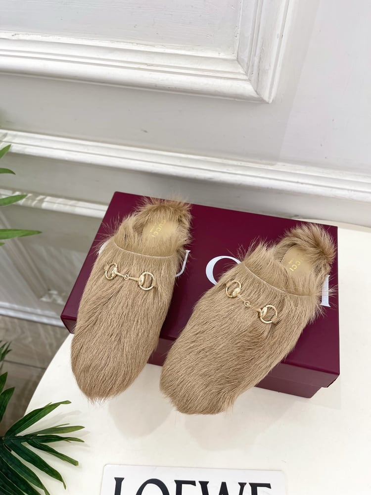 حذاء Gucci Princetown Horsebit باللون البني