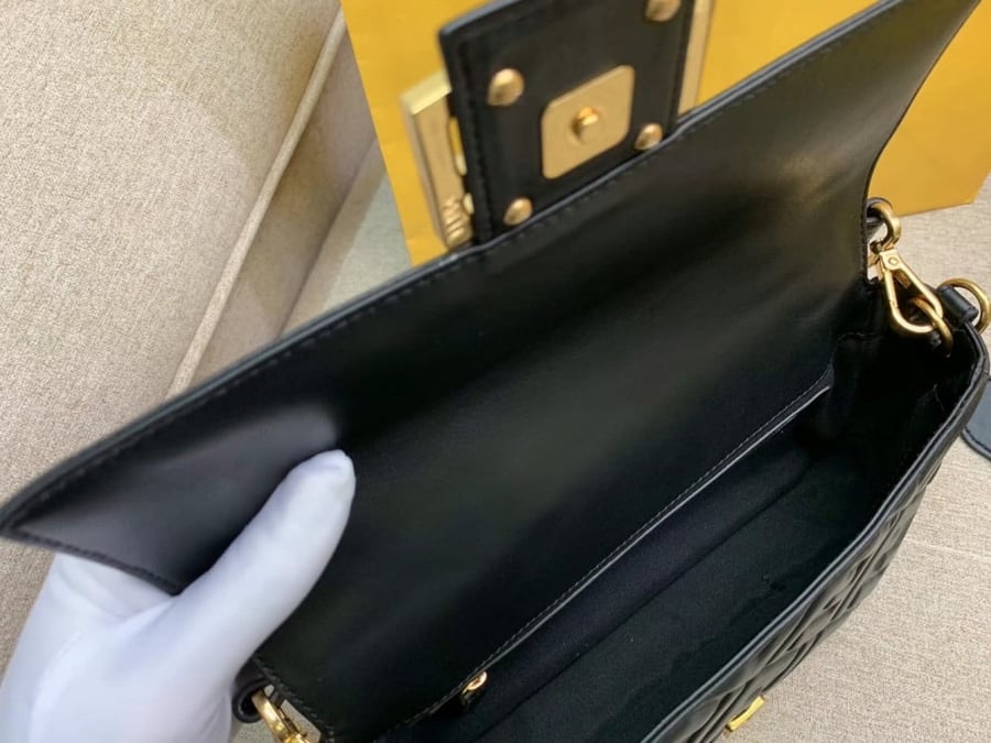 فندي BaGuette مقاس 27cm