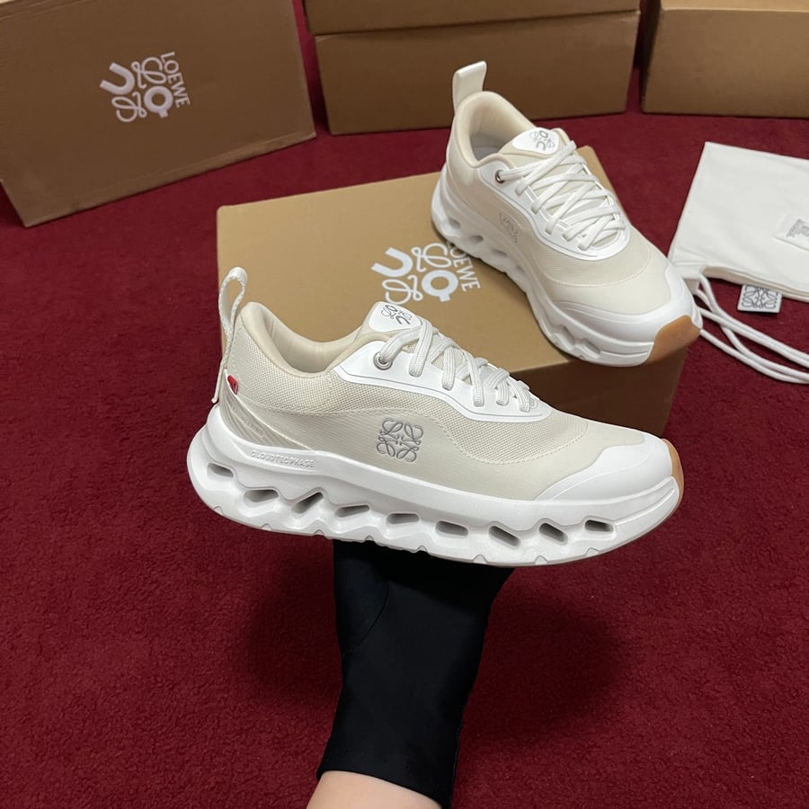 حذاء رياضي Loewe x On Cloudtilt 2.0 باللون الأبيض