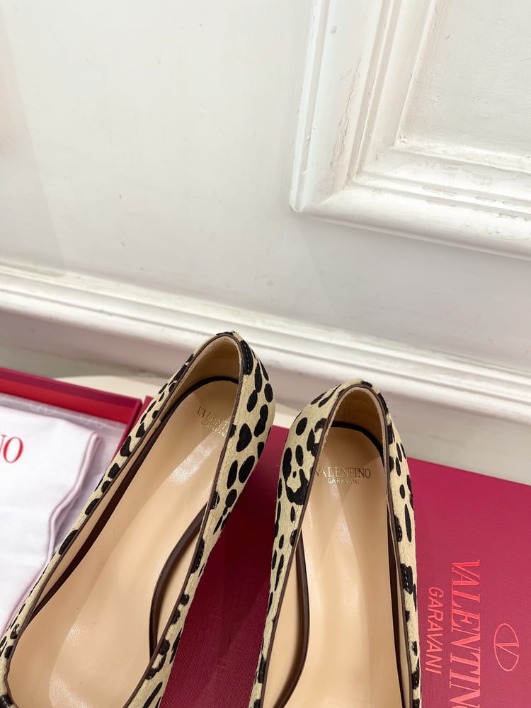 حذاء Valentino VALET DU ROI بكعب سميك بطبعة جلد النمر