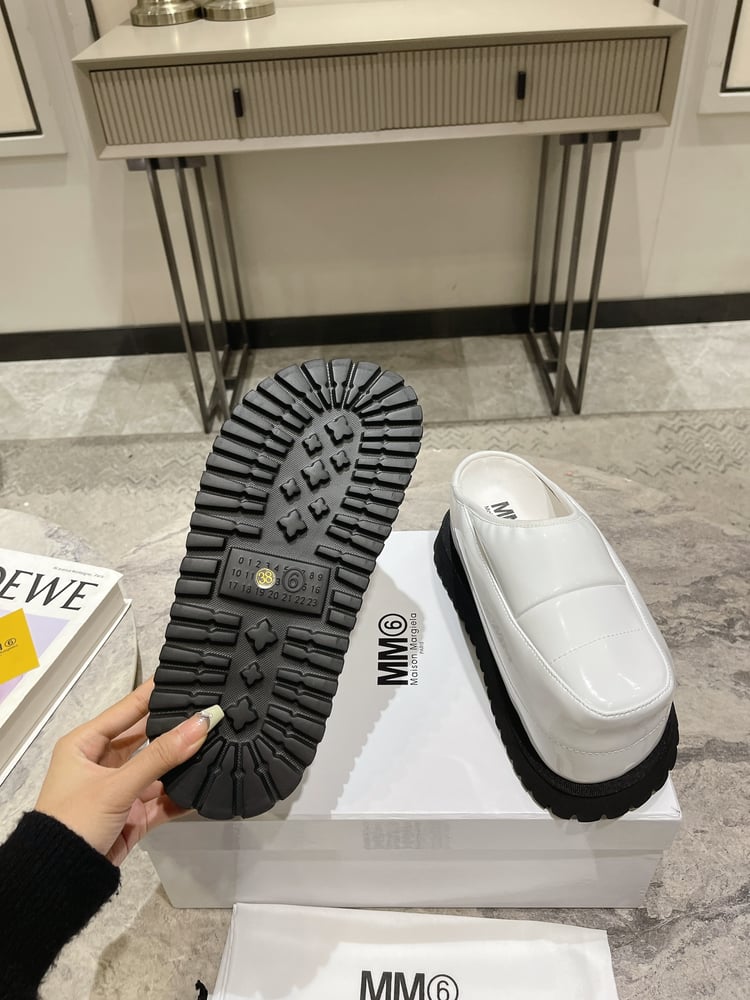 أحذية MM6 Margiela الجديدة ذات النعل السميك