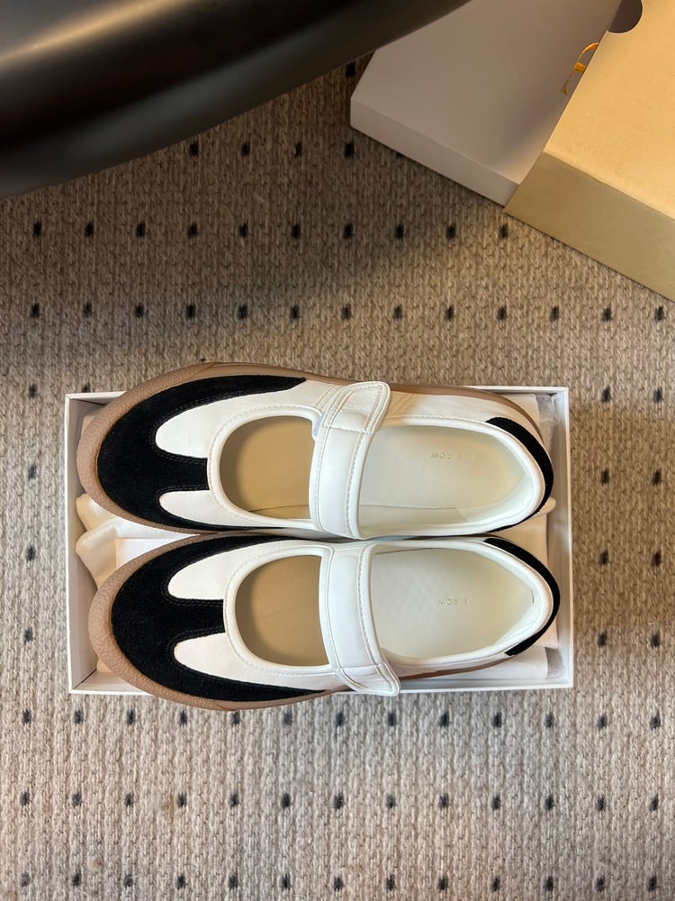 حذاء The Row Velcro Mary Jane باللون الأسود