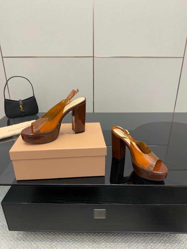 صنادل جديدة من Gianvito Rossi