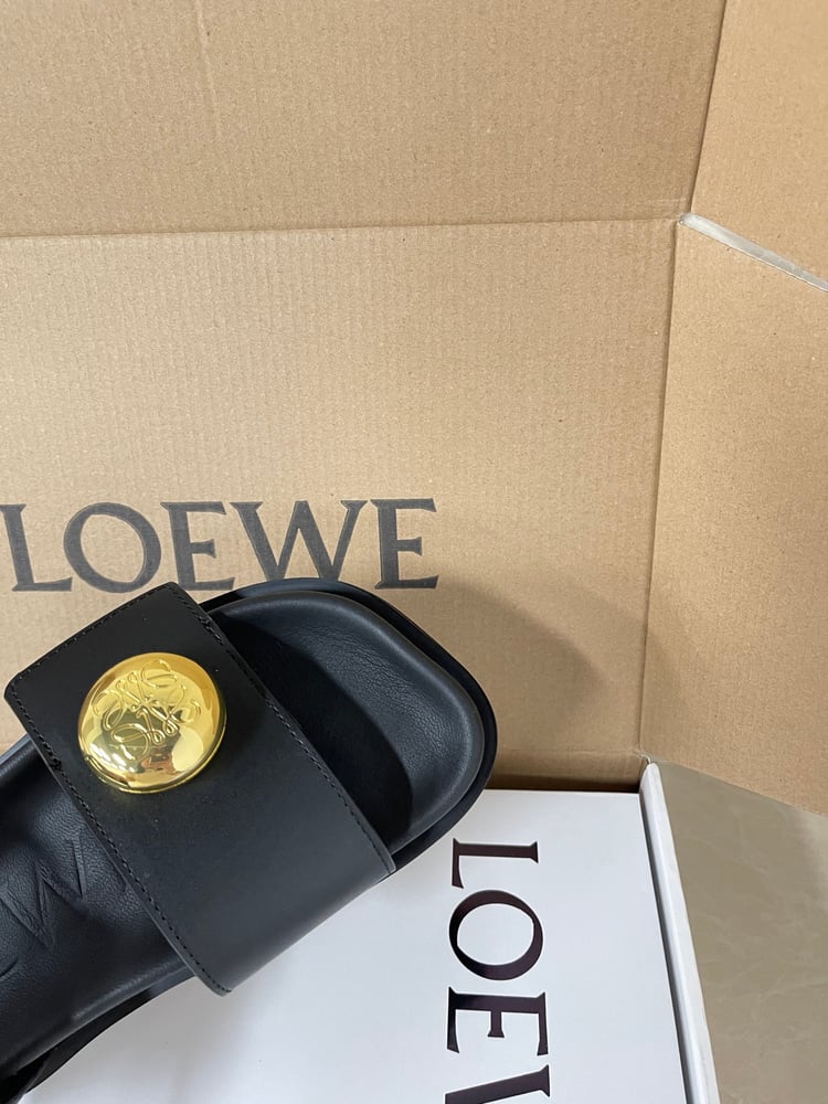 صنادل جديدة بكعب عالي Loewe