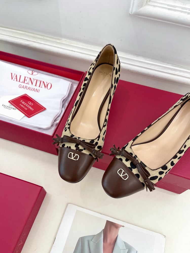 حذاء Valentino VALET DU ROI بكعب سميك بطبعة جلد النمر