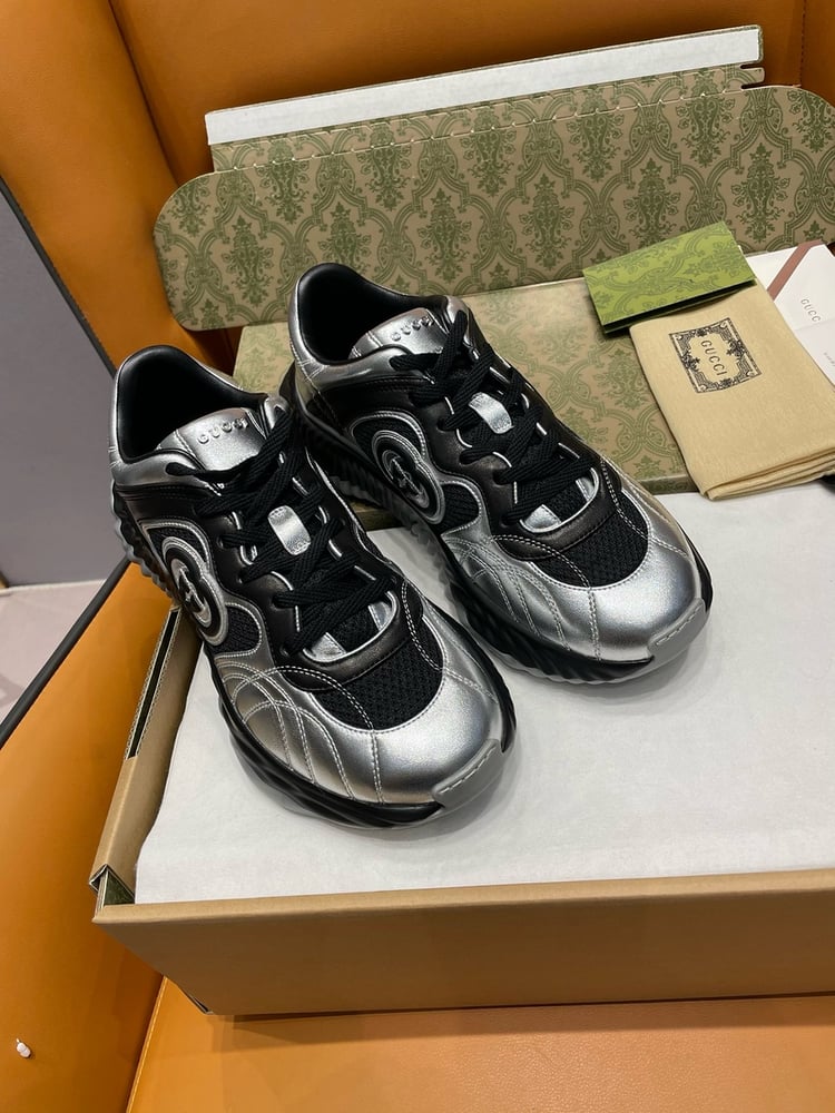 حذاء رياضي Gucci Ripple أسود/فضي