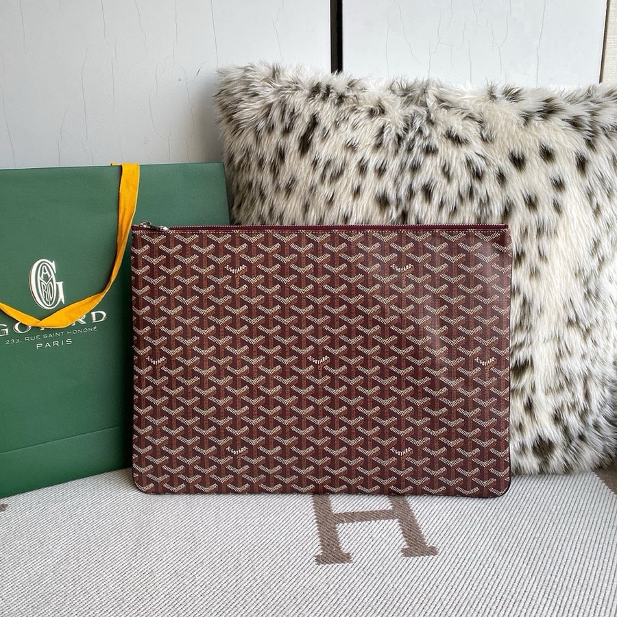 حقيبة Goyard Clutch MM باللون العنابي