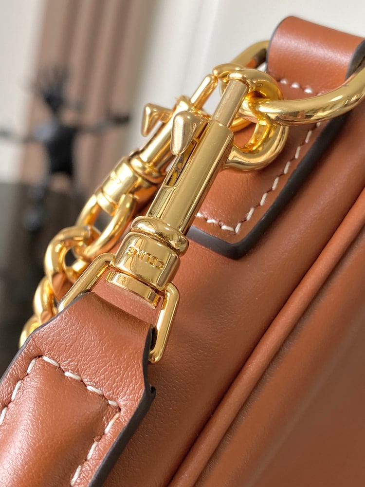 CELINE حقيبة كاميل الجديدة بلون بني