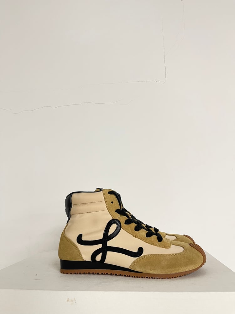 حذاء Loewe New Retro High Top باللون البني