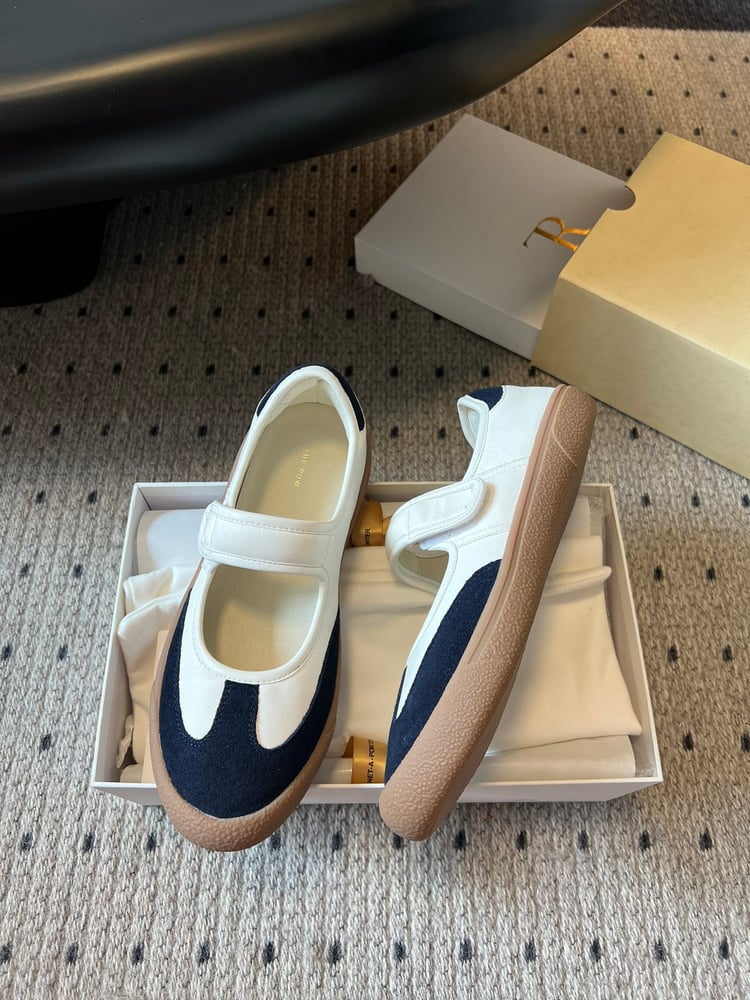حذاء The Row Velcro Mary Jane باللون الأزرق