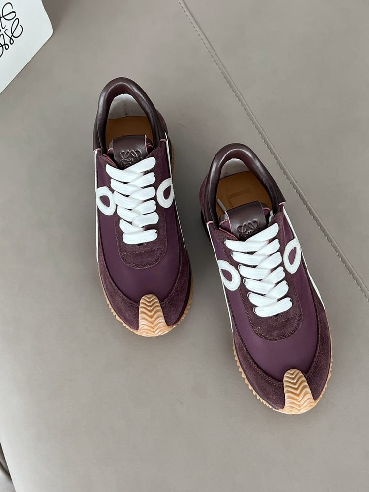حذاء Loewe مصنوع من جلد بقر